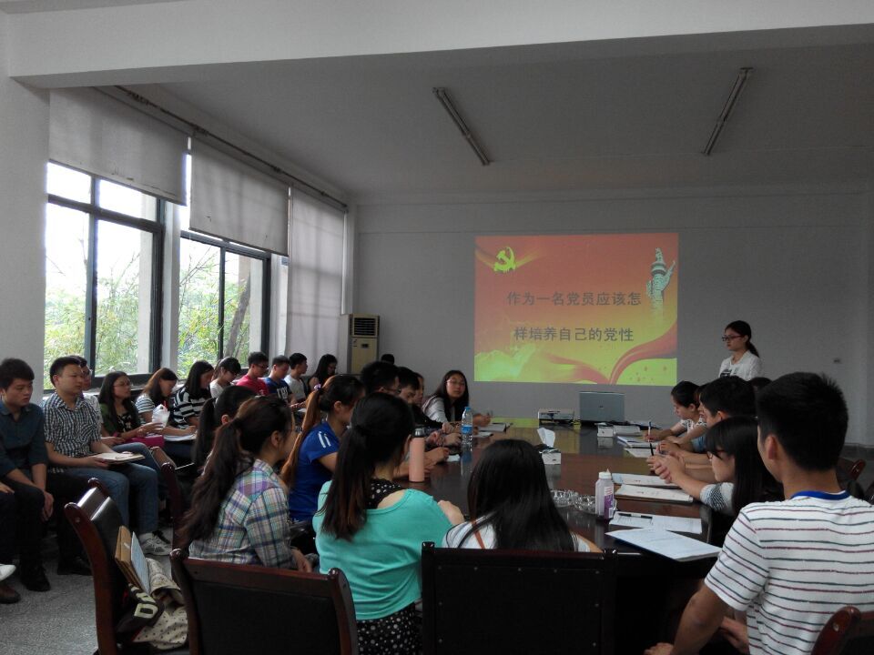 伟德国际1946开展“如何增强学生党员党性”主题组织生活会.jpg
